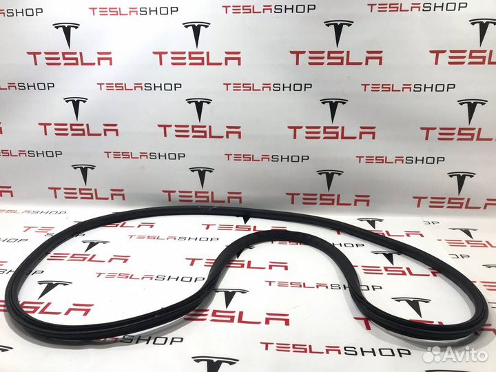 Уплотнитель багажника Tesla Model S 2015