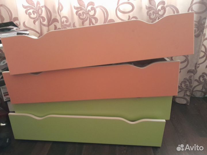 Детская кровать с выкатными ящиками