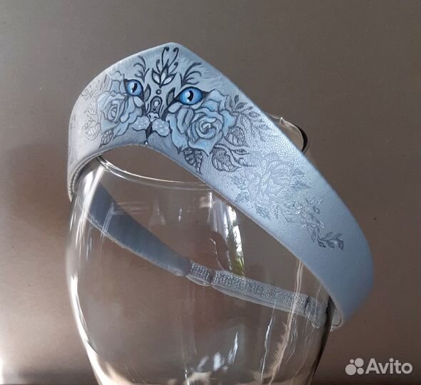 Кокошник серебристого цвета с рисунком