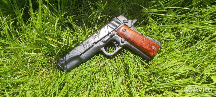 Деревянный нож со скином на заказ