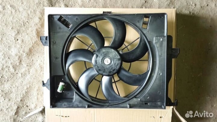 Вентилятор радиатора в сборе Kia Rio 3