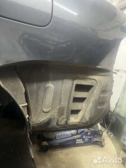 Крыло заднее левое lancer 9