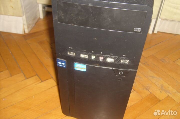 Корпус с материнской платой и процессором