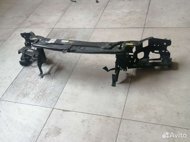 Передний панель телевизор на Volvo Xc 90