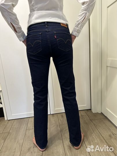 Джинсы levis 714 straight