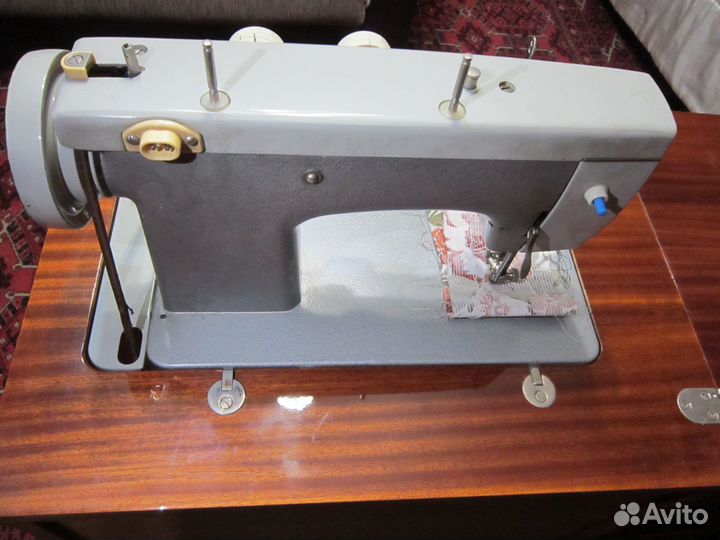 Швейная машинка Подольск 142