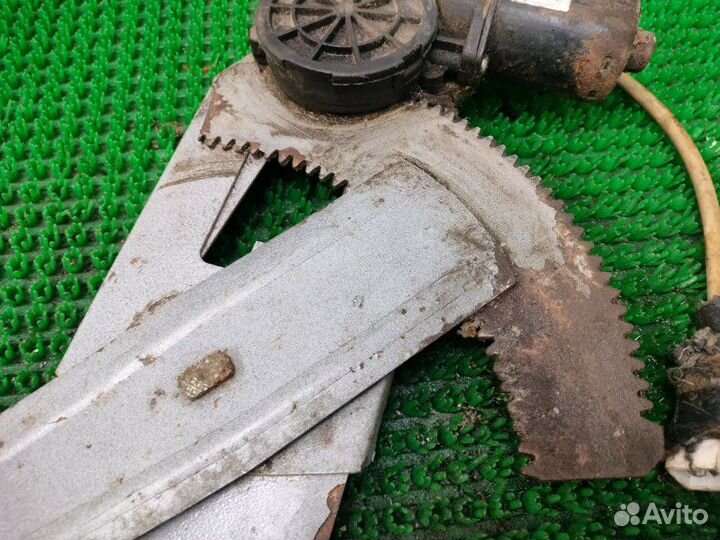 Стеклоподъемник передний правый Лада 2108 1999