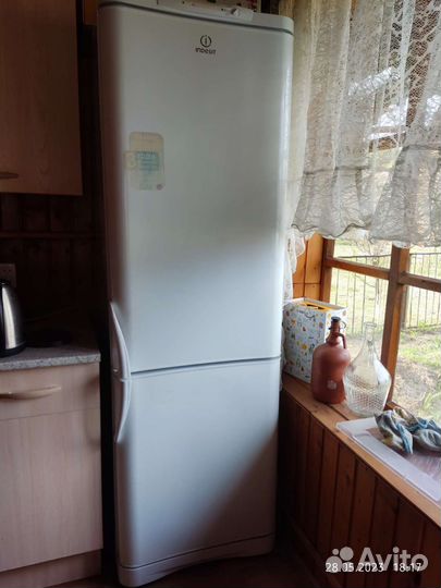 Холодильник indesit