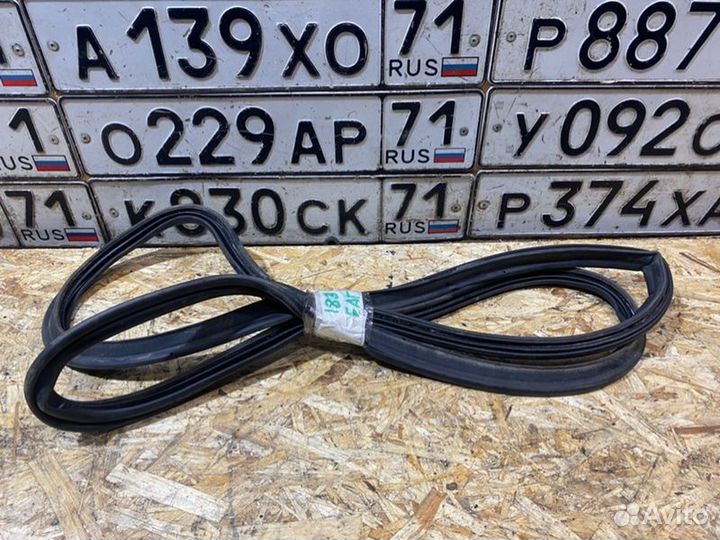 Уплотнитель двери Audi A5 купе 2.0 2010