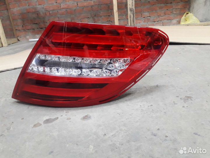 Фонарь правый Mercedes W204 C204 Рестайлинг