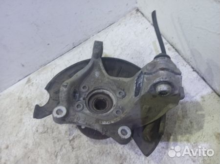 Кулак передний левый