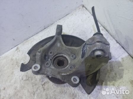 Кулак передний левый