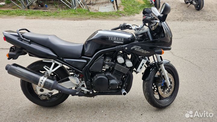Yamaha fzs600