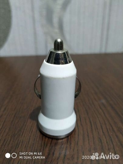 Автомобильное зарядное устройство