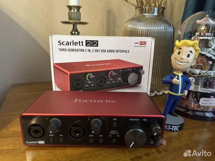 Звуковая карта Focusrite Scarlett 2i2 3rd Gen