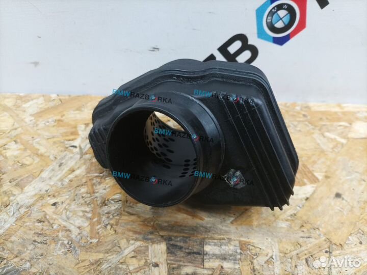 Патрубок чистого воздуха (к турбине) BMW 7 8513672