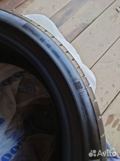 Pirelli P Zero 225/40 R19 и 255/35 R19