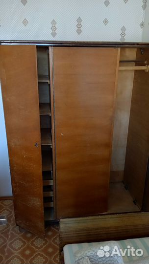 Советский сервант и кровати бесплатно