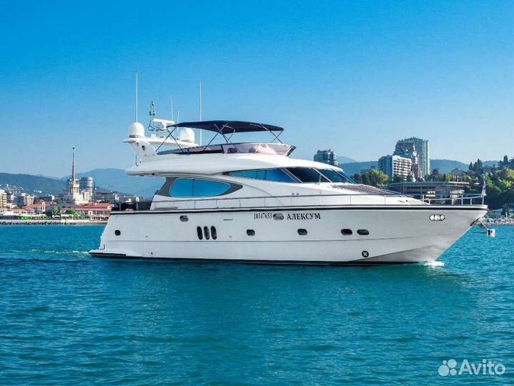 Премиум яхта в аренду с гидроциклом