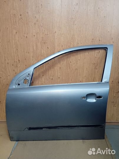 Передняя правая дверь Opel Astra H 2004-2015