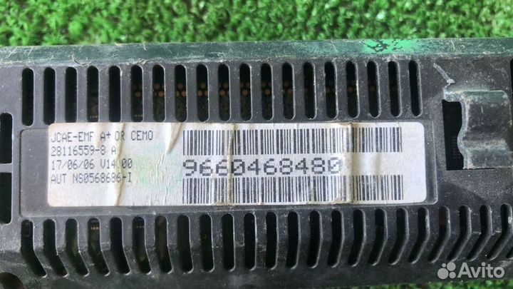 Дисплей информационный Peugeot 408