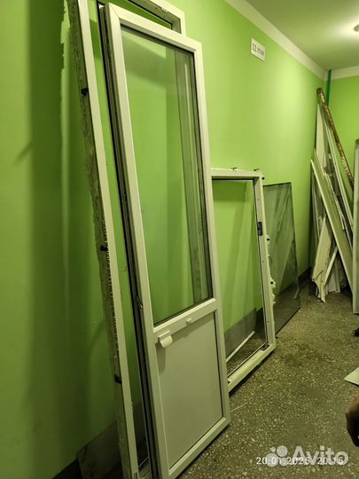 Балконный блок пластиковый с дверью и окном