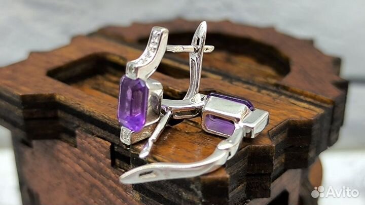 Золотые серьги 585 пробы массой 3.2 грамма