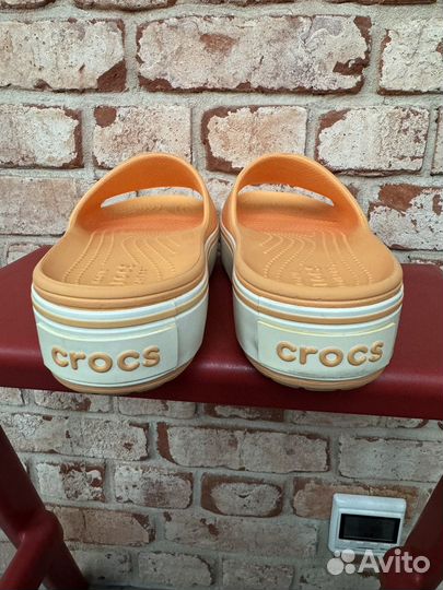 Женские шлепанцы Crocs