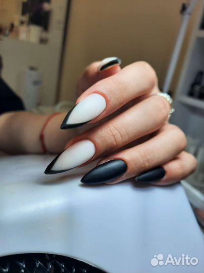 Мастер маникюра и наращивания метро 