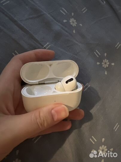 Airpods pro кейс и правый наушник оригинал