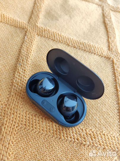 Беспроводные наушники Samsung Galaxy Buds