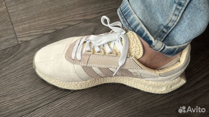 Кроссовки адидас