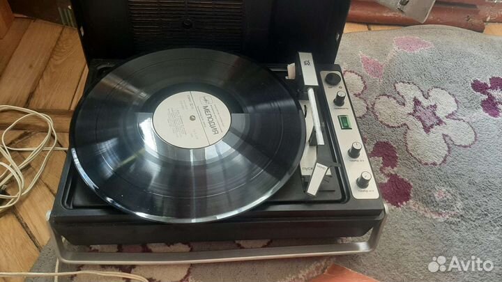 Проигрыватель винила 