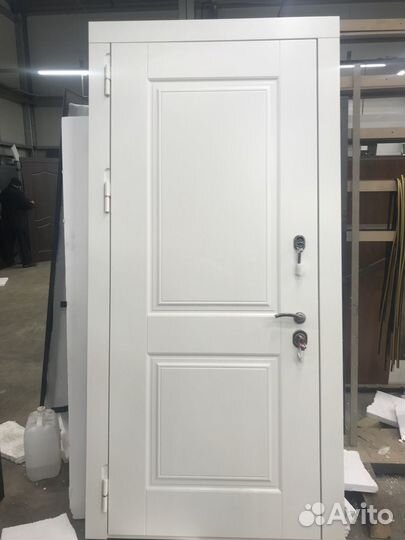 Дверь входная уличная