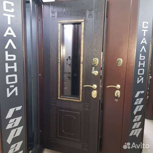 Дверь с ковкой