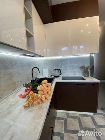 Кухня на заказ под потолок