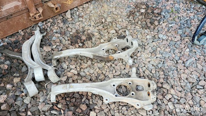 Кулак поворотный передний левый правый Genesis G80