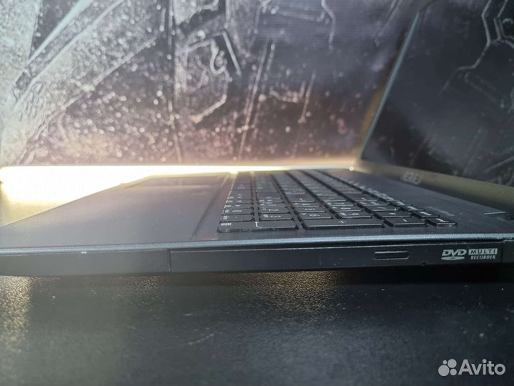 Ноутбук asus I5/6GB/SSD/GT710M