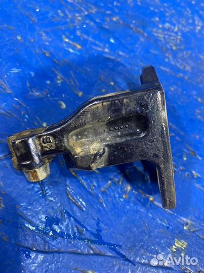 Петля двери правая Land Rover Range Rover Sport 2