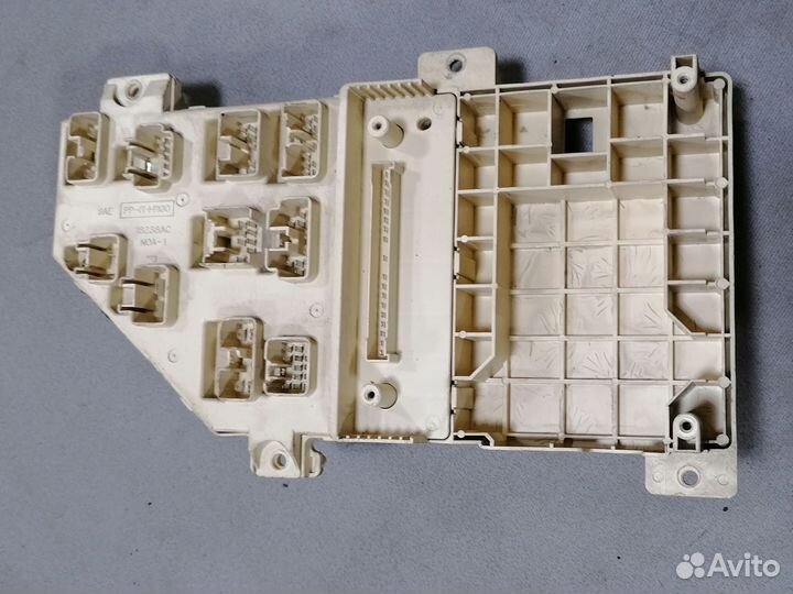 Блок предохранителей Chrysler Concord 1998-2004