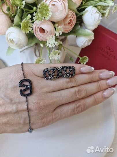 Серьги пусеты Valentino цвет черный