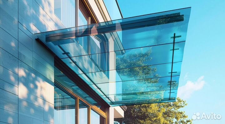 Стеклянный навес над входной группой