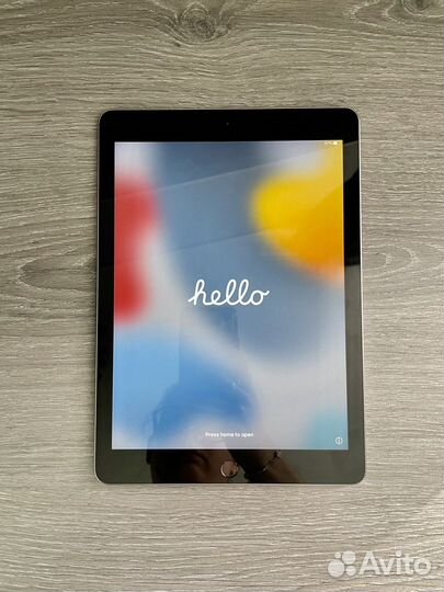 iPad 9.7 6 поколение 2018 (+ 3 чехла)