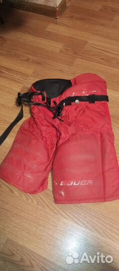 Коньки, шлем, шорты