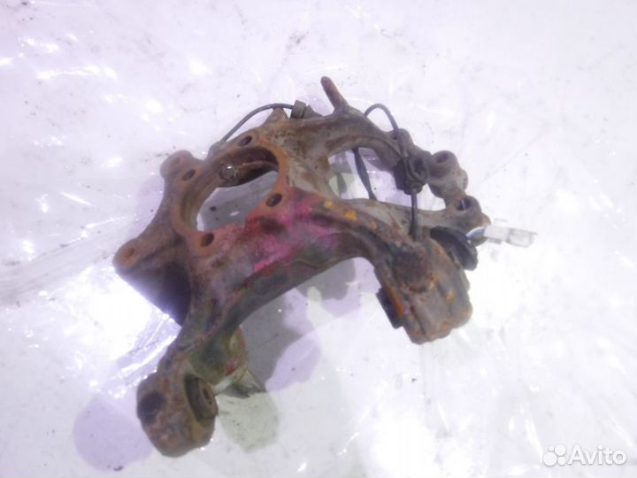 Кулак задний правый Мазда