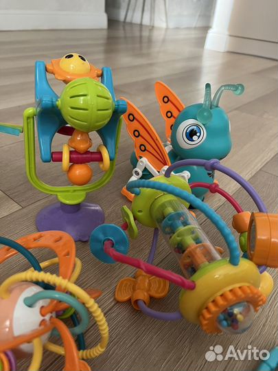 Развивающие игрушки для малышей пакетом