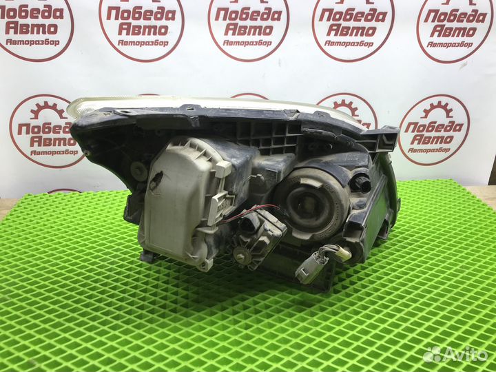 Левая фара toyota avensis ксенон