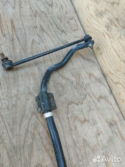 Стабилизатор передний Toyota Prius 3 ZVW30