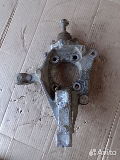 Кулак поворотный передний правый Вольво S80 98-06г