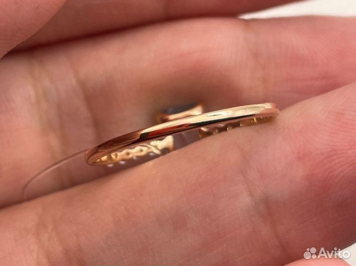 Золотое кольцо с топазом